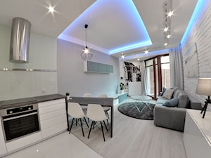 Apartament wakacyjny - Neptun Park Gdańsk - 42m2 - 2017 - Mała biała szara jadalnia w salonie w kuchni, styl nowoczesny - zdjęcie od Studio86