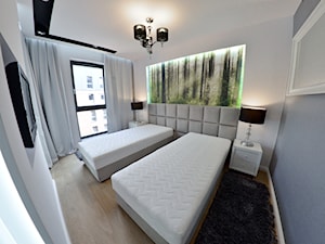Mieszkanie - Browar Gdański - 50m2 - 2015 - Średnia biała niebieska sypialnia z balkonem / tarasem, styl nowoczesny - zdjęcie od Studio86