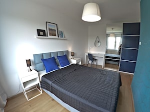 Home Staging - Marina Primore Gdańsk - 70m2 - 2019 - Średnia biała niebieska z biurkiem sypialnia, styl nowoczesny - zdjęcie od Studio86