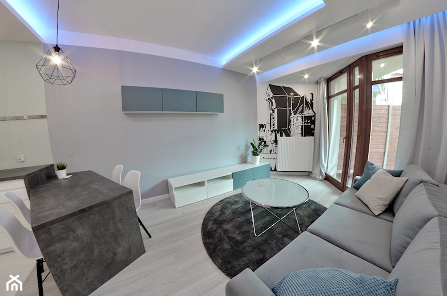 Apartament wakacyjny - Neptun Park Gdańsk - 42m2 - 2017 - Średni szary salon z jadalnią, styl nowoczesny - zdjęcie od Studio86