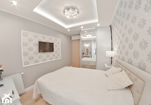 Mieszkanie - Albatross Towers Gdańsk - 74 m2 - 2016 - Średnia szara sypialnia, styl glamour - zdjęcie od Studio86