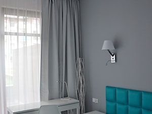 Apartament wakacyjny - Neptun Park Gdańsk - 42m2 - 2017 - Średnia szara z biurkiem sypialnia, styl nowoczesny - zdjęcie od Studio86