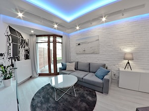 Apartament wakacyjny - Neptun Park Gdańsk - 42m2 - 2017 - Średni biały salon z tarasem / balkonem, styl nowoczesny - zdjęcie od Studio86