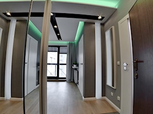 Mieszkanie - Browar Gdański - 50m2 - 2015 - Mały szary hol / przedpokój, styl nowoczesny - zdjęcie od Studio86