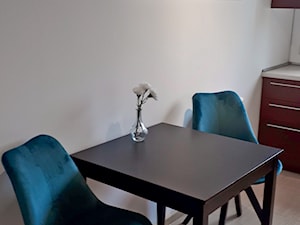 Home Staging - Marina Primore Gdańsk - 70m2 - 2019 - Mała zamknięta z kamiennym blatem biała kuchnia jednorzędowa, styl nowoczesny - zdjęcie od Studio86