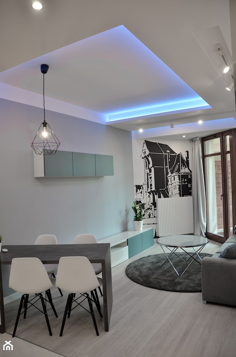 Apartament wakacyjny - Neptun Park Gdańsk - 42m2 - 2017 - Mały biały salon z jadalnią, styl nowoczesny - zdjęcie od Studio86