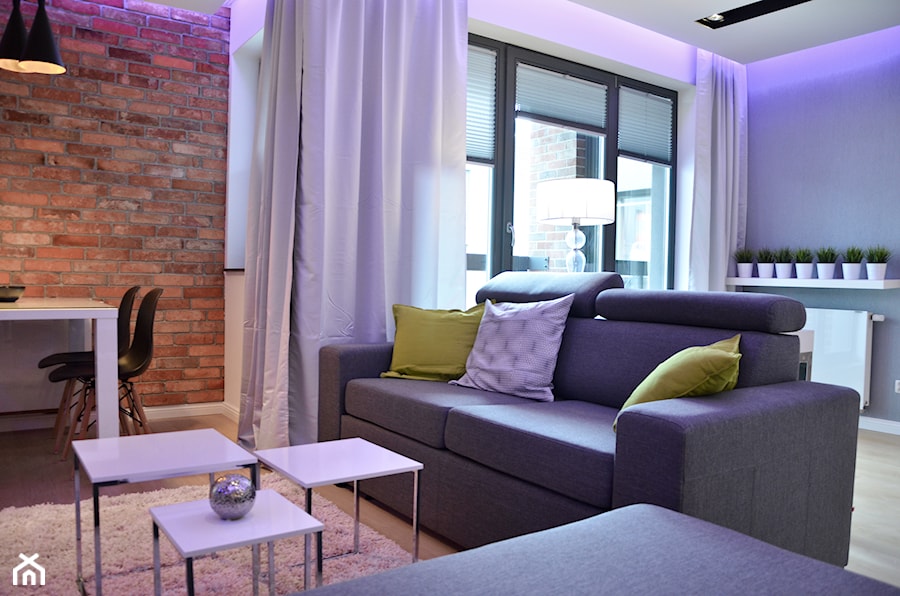 Mieszkanie - Browar Gdański - 50m2 - 2015 - Mały biały szary salon z jadalnią z tarasem / balkonem, styl nowoczesny - zdjęcie od Studio86