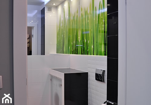 Mieszkanie - Browar Gdański - 50m2 - 2015 - Mała z pralką / suszarką ze szkłem na ścianie z punktowym oświetleniem łazienka, styl nowoczesny - zdjęcie od Studio86