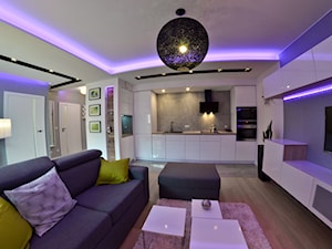 Mieszkanie - Browar Gdański - 50m2 - 2015 - Duży biały szary salon z kuchnią, styl nowoczesny - zdjęcie od Studio86