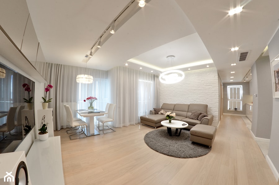Mieszkanie - Albatross Towers Gdańsk - 74 m2 - 2016 - Duży biały szary salon z jadalnią, styl nowoczesny - zdjęcie od Studio86