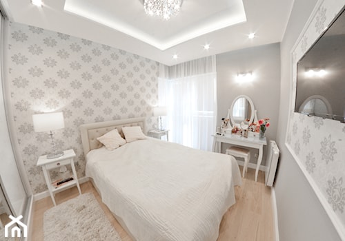 Mieszkanie - Albatross Towers Gdańsk - 74 m2 - 2016 - Mała szara sypialnia, styl glamour - zdjęcie od Studio86