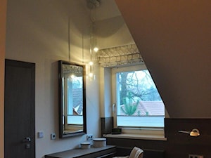 dom prywatny w Gdańsku Oliwie - Średnia beżowa sypialnia na poddaszu, styl nowoczesny - zdjęcie od K&L wnętrza Marzena Krychowska