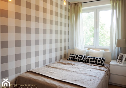 Mieszkanie 33m2 - Mała beżowa sypialnia, styl skandynawski - zdjęcie od Projektowanie Wnętrz Ewa Wróblewska-Szoda
