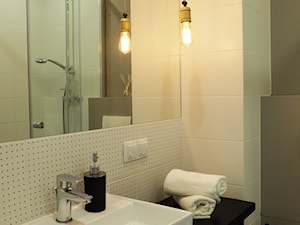 Mieszkanie 33m2 - Mała bez okna z punktowym oświetleniem łazienka, styl skandynawski - zdjęcie od Projektowanie Wnętrz Ewa Wróblewska-Szoda