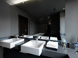 Luksusowa rezydencja pod Krakowem - Średnia z dwoma umywalkami z punktowym oświetleniem łazienka, styl nowoczesny - zdjęcie od artMOKO