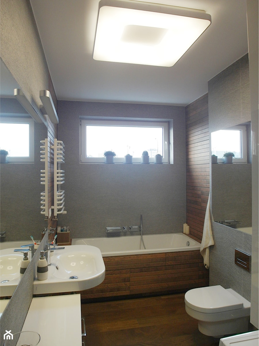 mf - Średnia łazienka z oknem, styl nowoczesny - zdjęcie od NaNovo