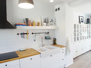 pastelove - Mała otwarta biała z nablatowym zlewozmywakiem kuchnia jednorzędowa, styl nowoczesny - zdjęcie od NaNovo