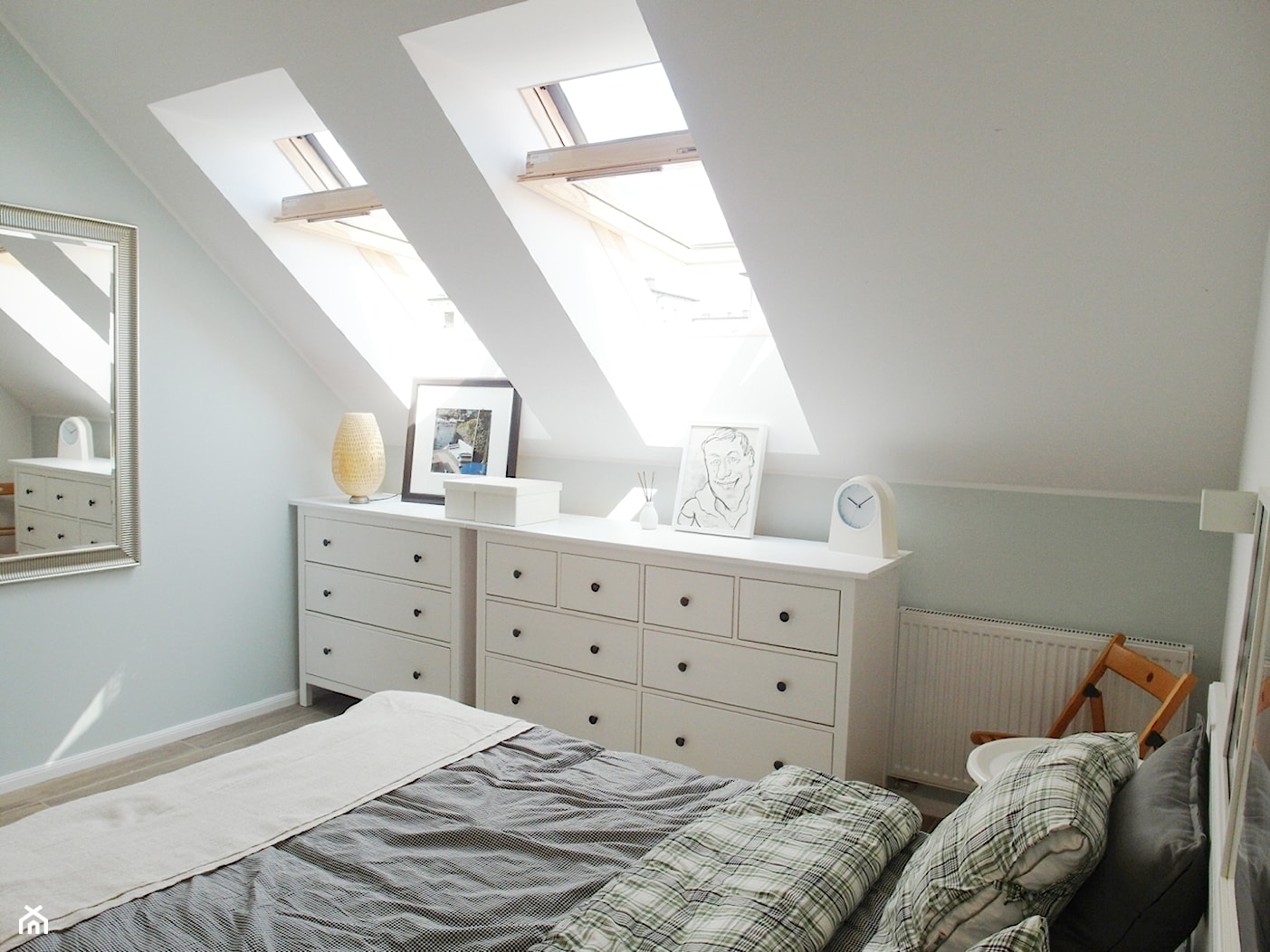 pastelove - Mała sypialnia na poddaszu, styl skandynawski - zdjęcie od NaNovo - Homebook