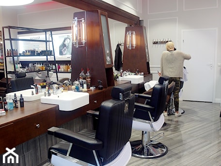 Aranżacje wnętrz - Wnętrza publiczne: barber shop - Wnętrza publiczne, styl tradycyjny - NaNovo. Przeglądaj, dodawaj i zapisuj najlepsze zdjęcia, pomysły i inspiracje designerskie. W bazie mamy już prawie milion fotografii!