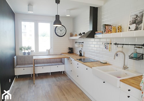 pastelove - Mała otwarta biała czarna z podblatowym zlewozmywakiem kuchnia jednorzędowa, styl skandynawski - zdjęcie od NaNovo