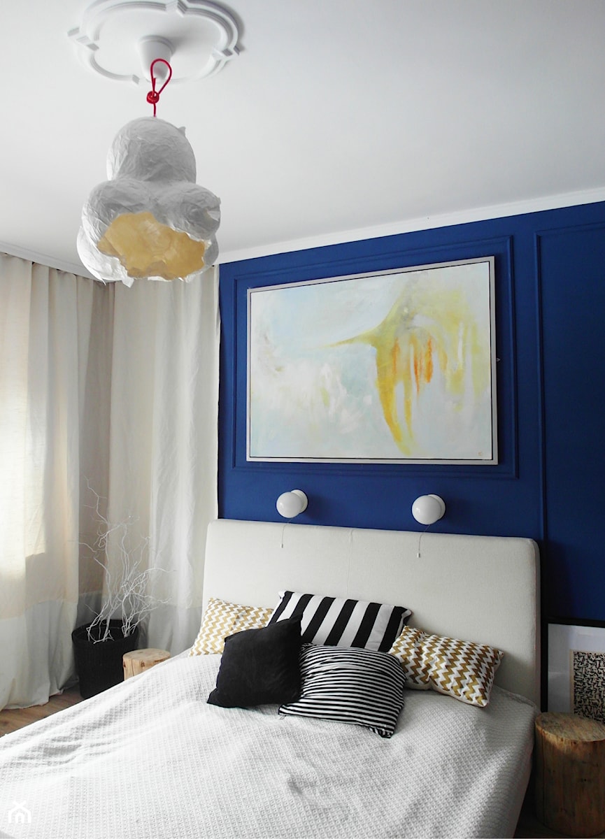 niebiesko o - Mała niebieska sypialnia, styl nowoczesny - zdjęcie od NaNovo