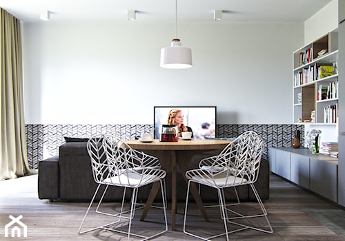 Mieszkanie dla młodej pary (Żoliborz) - Średni biały salon z jadalnią, styl nowoczesny - zdjęcie od Projektownia Wnętrz