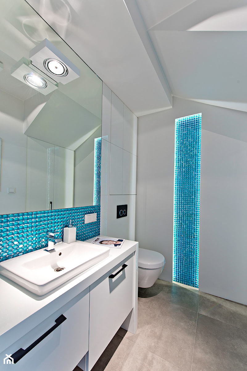 Biała łazienka - zdjęcie od M4 Michał Strawa Studio Design