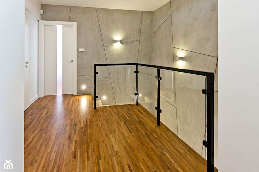 Hol na piętrze - zdjęcie od M4 Michał Strawa Studio Design
