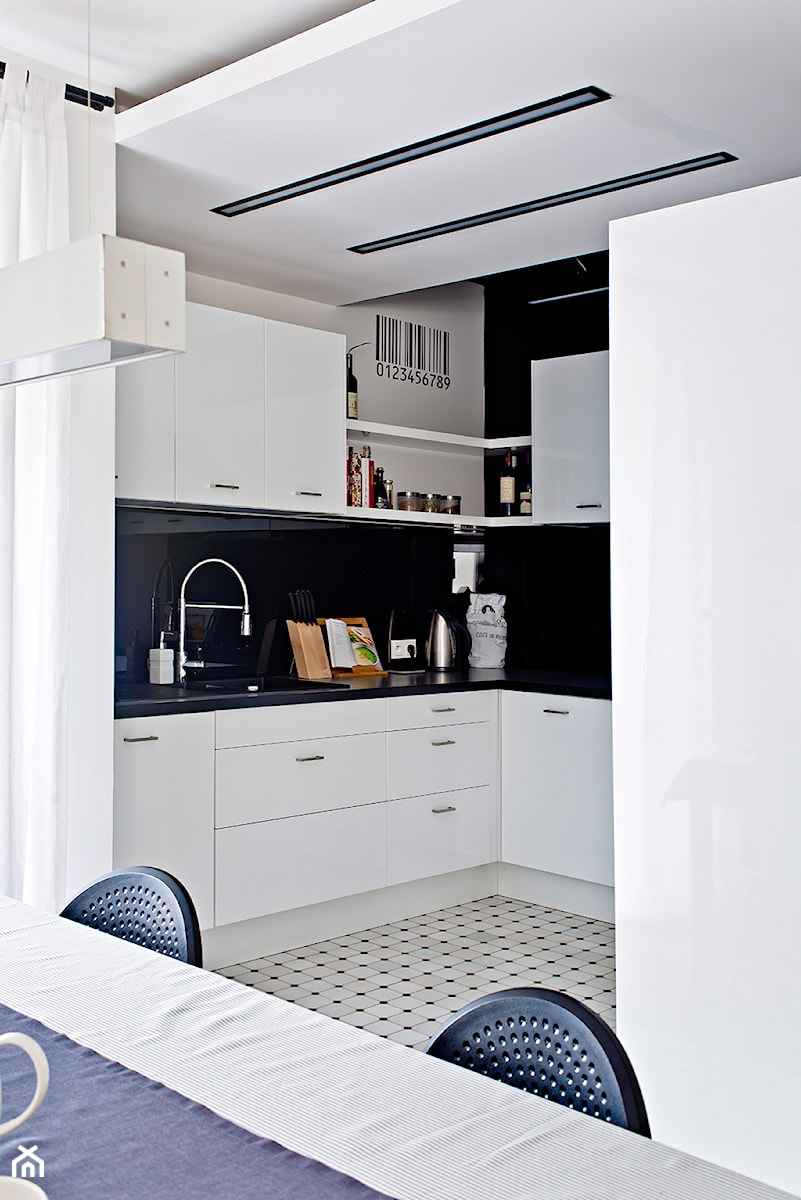 Projekt czarno-białej kuchni - zdjęcie od M4 Michał Strawa Studio Design