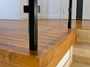 Schody w domu jednorodzinnym, balustrada. - zdjęcie od M4 Michał Strawa Studio Design