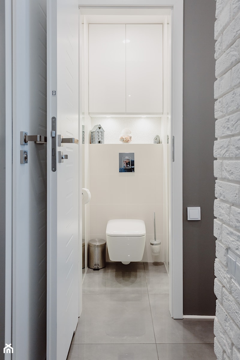 MAŁA TOALETA W BLOKU - Mała łazienka, styl nowoczesny - zdjęcie od Wizja Wnętrza - projekty i aranżacje