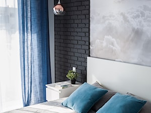 Mieszkanie z grafitową cegłą - Mała czarna szara sypialnia, styl nowoczesny - zdjęcie od Pracownia Wnętrza