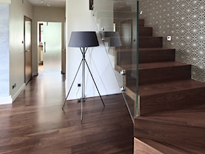 * dom bibice - Schody wachlarzowe drewniane, styl nowoczesny - zdjęcie od d e s e n i e