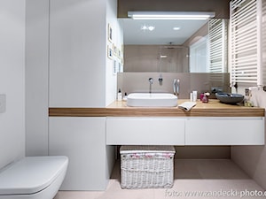 * mieszkanie kraków tyniecka - Średnia z punktowym oświetleniem łazienka, styl nowoczesny - zdjęcie od d e s e n i e