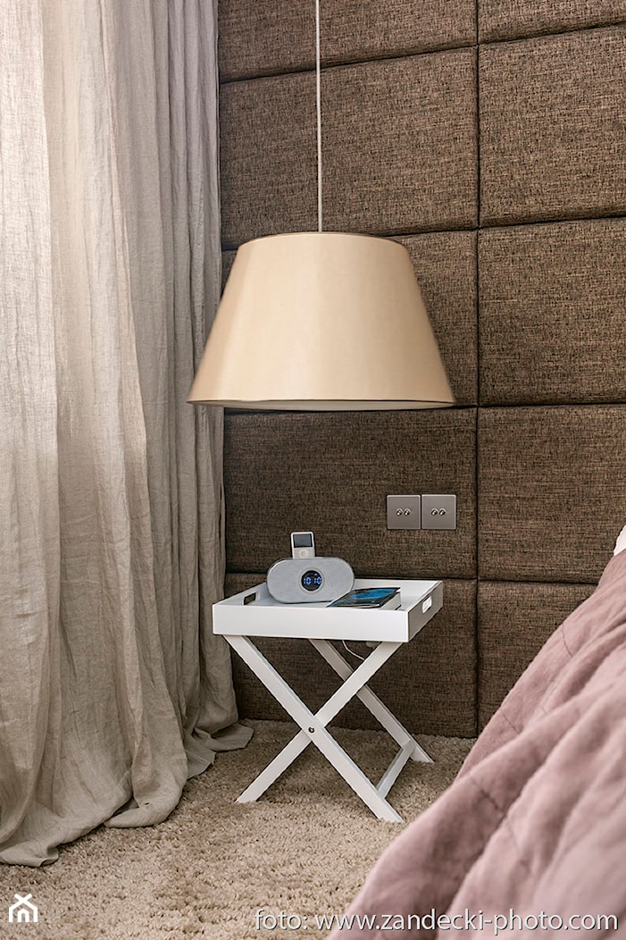 * mieszkanie kraków tyniecka - Z panelami tapicerowanymi sypialnia, styl nowoczesny - zdjęcie od d e s e n i e  - Homebook