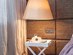 * mieszkanie kraków tyniecka - Szara z panelami tapicerowanymi sypialnia, styl nowoczesny - zdjęcie od d e s e n i e