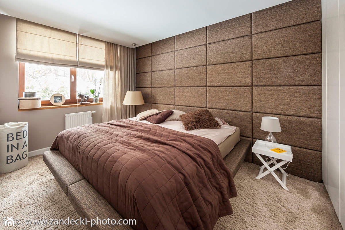 * mieszkanie kraków tyniecka - Duża beżowa sypialnia, styl nowoczesny - zdjęcie od d e s e n i e  - Homebook