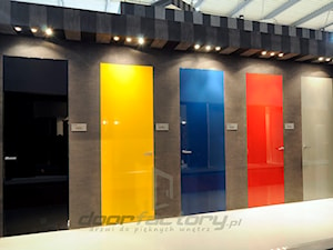 Drzwi wewnętrzne wysoki połysk High Gloss - Salon, styl minimalistyczny - zdjęcie od doorfactory.pl