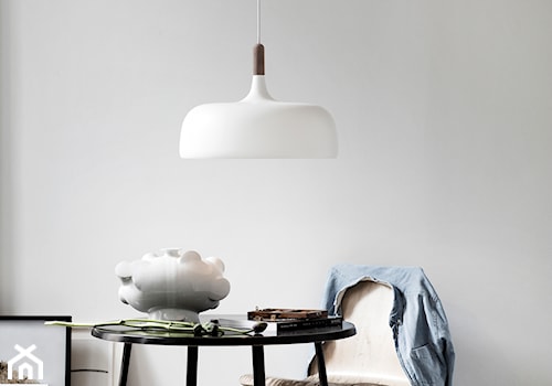 Małe białe biuro, styl skandynawski - zdjęcie od KODY Wnętrza Design & Concept Store