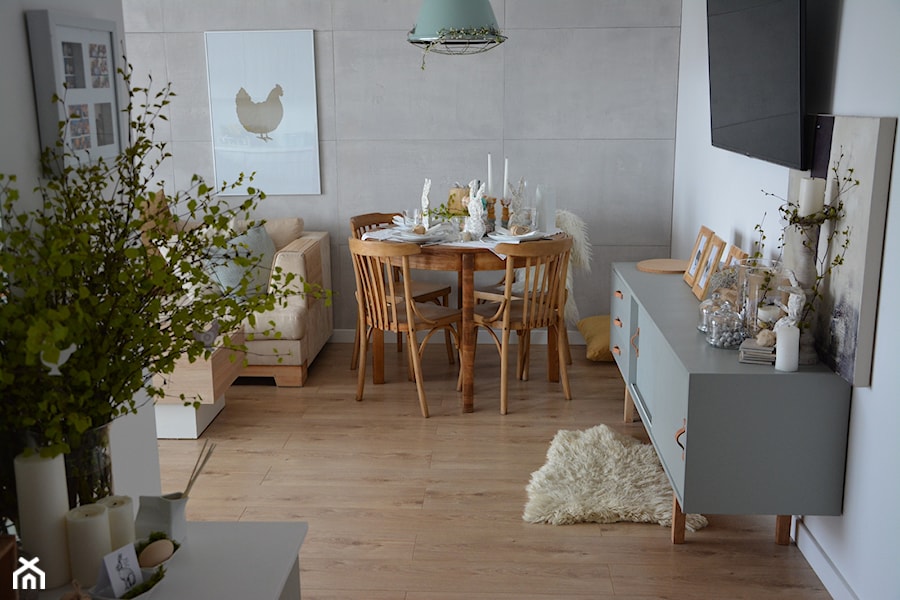 #wielkanocnedekoracje - Średni biały szary salon z jadalnią, styl nowoczesny - zdjęcie od Ewelina Szmigiel