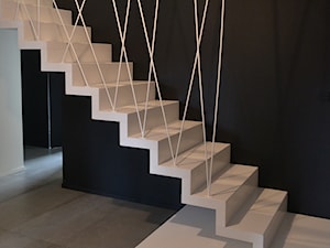 Innowacyjne białe schody 