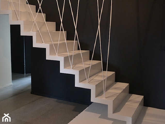 Innowacyjne białe schody 