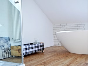 Projekt Łazienka - Na poddaszu łazienka, styl skandynawski - zdjęcie od kabeDesign kasia białobłocka