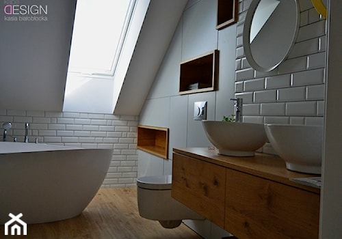 Projekt Łazienka - Mała na poddaszu z dwoma umywalkami łazienka, styl skandynawski - zdjęcie od kabeDesign kasia białobłocka
