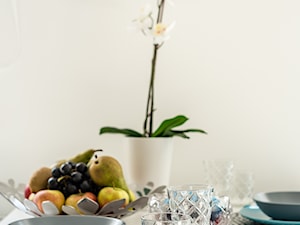 Apartament Crystal - Mała biała jadalnia jako osobne pomieszczenie, styl tradycyjny - zdjęcie od Angela Lamk