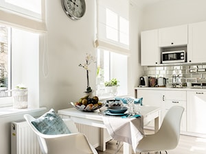 Apartament Crystal - Średnia biała jadalnia w kuchni, styl tradycyjny - zdjęcie od Angela Lamk
