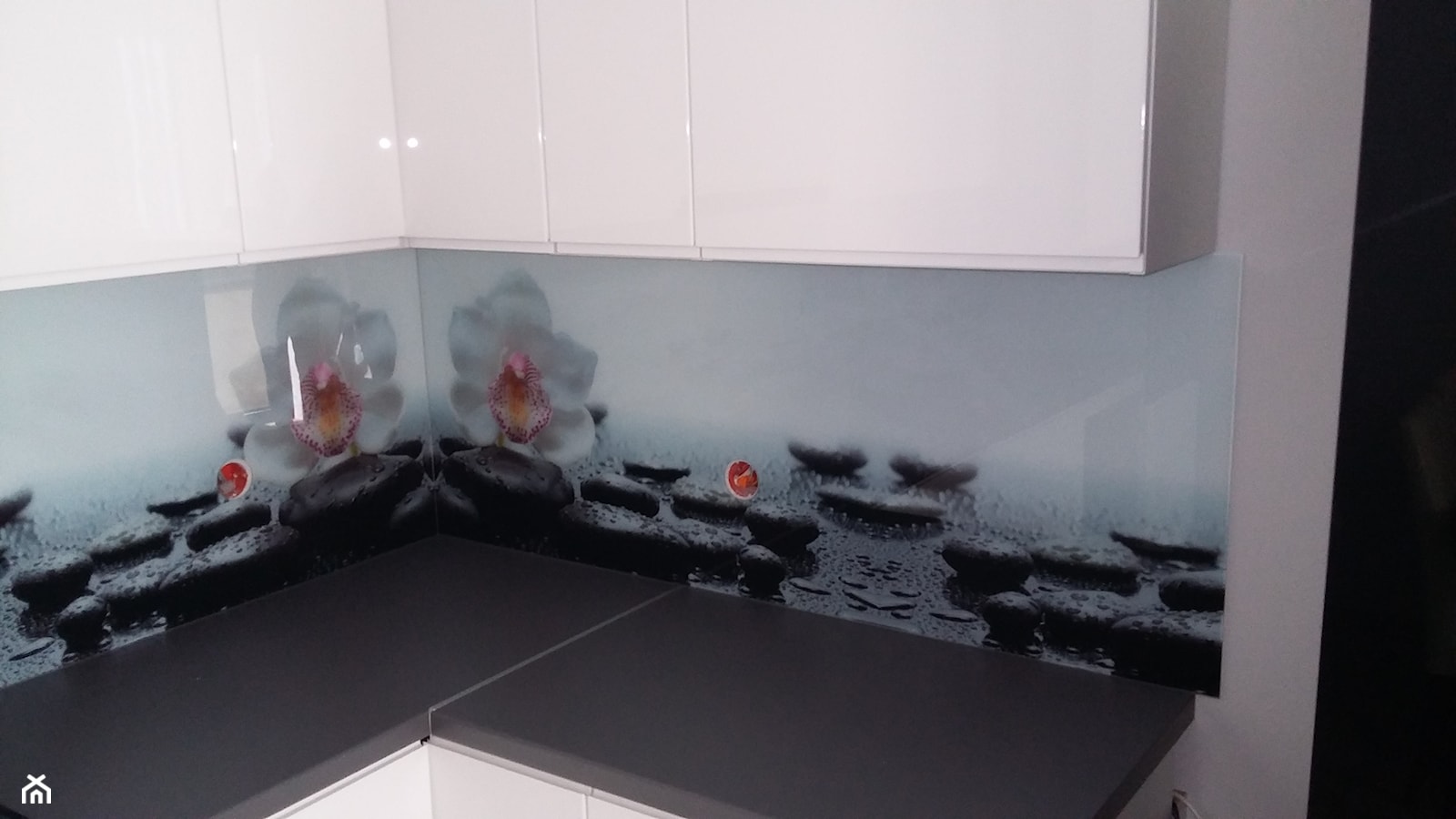 Szklany panel kuchenny - szkło hartowane - Kuchnia, styl nowoczesny - zdjęcie od Wojciech Kulesza - Homebook