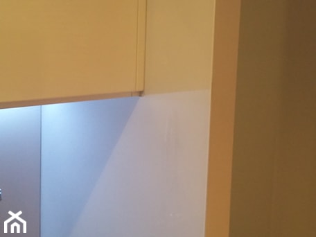 Aranżacje wnętrz - Kuchnia: Szklany panel kuchenny - szkło hartowane - Kuchnia, styl tradycyjny - Wojciech Kulesza. Przeglądaj, dodawaj i zapisuj najlepsze zdjęcia, pomysły i inspiracje designerskie. W bazie mamy już prawie milion fotografii!