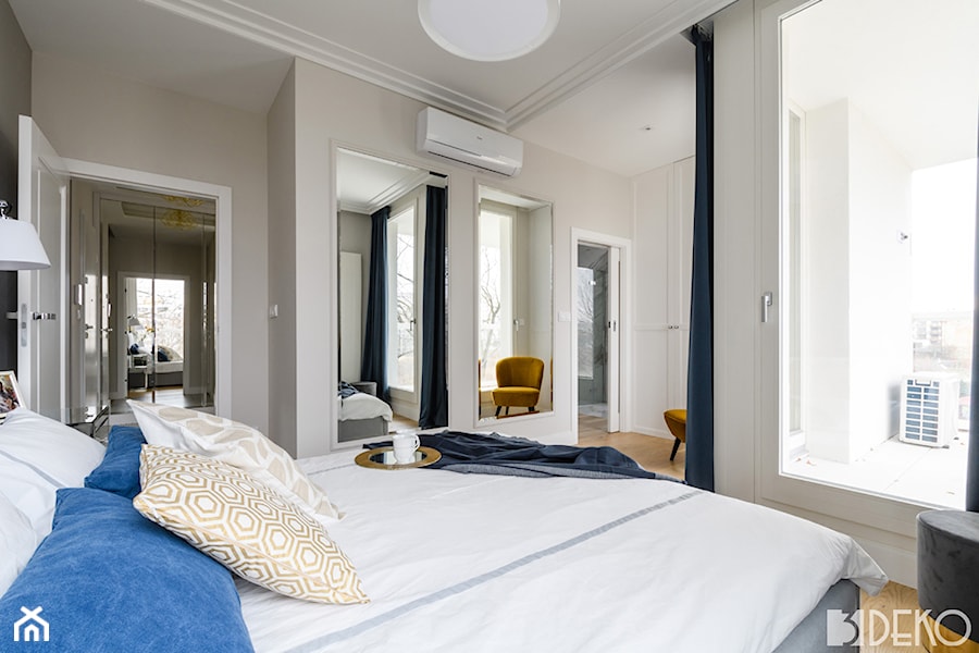 Mieszkanie Mokotów - Duża biała sypialnia z łazienką z balkonem / tarasem, styl nowoczesny - zdjęcie od 3deko