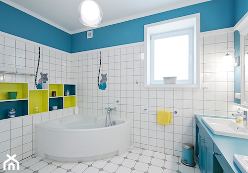 DOM W WILANOWIE - Średnia z dwoma umywalkami łazienka z oknem - zdjęcie od 3deko